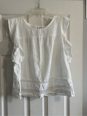 White sleeveless blouse